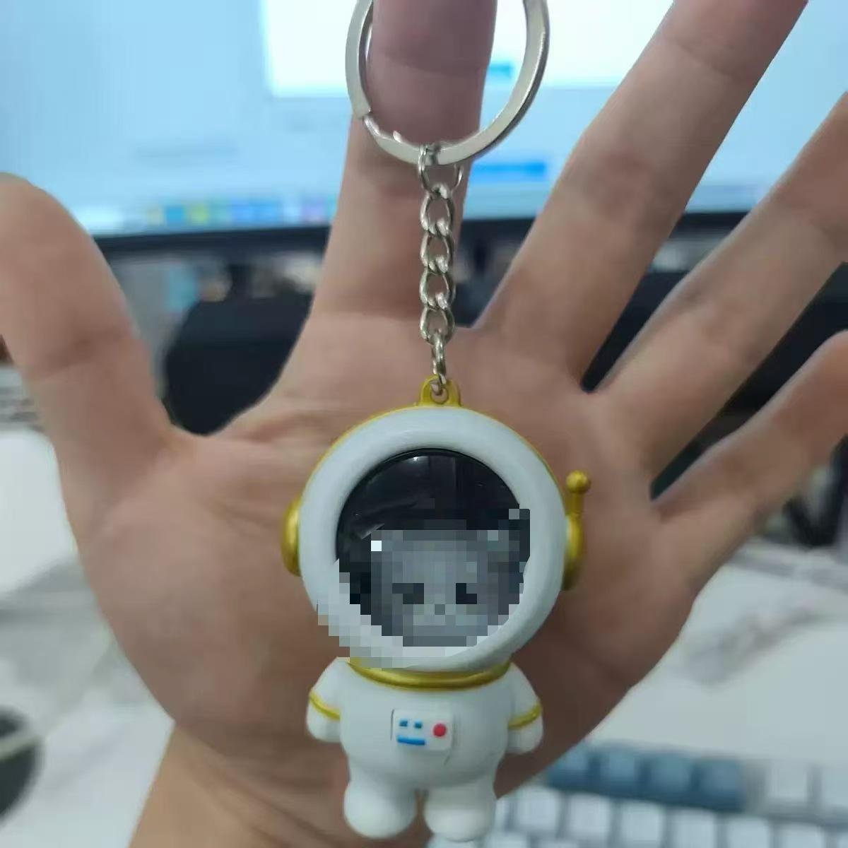 Astronaut Cat Keychain Light Small Night Lamp Pendant Accessory for Backpack Decoration with LED Glow and Portable Design
Astronaut Cat Keychain Light Small Night Lamp Pendant Accessory for Backpack Decoration with LED Glow and Portable Design