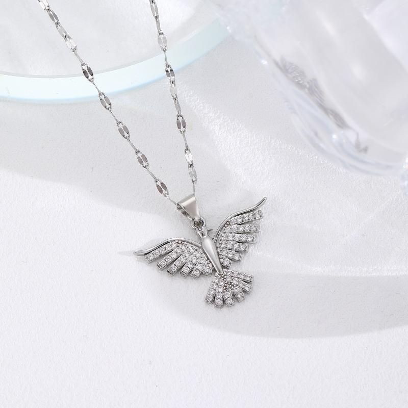 Elegant and Fashionable Golden Phoenix Pendant Necklace, Sparkling with Zircon Inlaid Luxurious Zircon Accessories for Women
Elegant and Fashionable Golden Phoenix Pendant Necklace, Sparkling with Zircon Inlaid Luxurious Zircon Accessories for Women