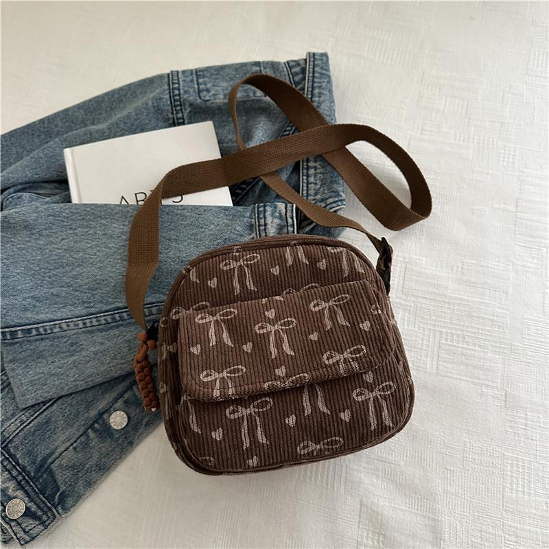 Сумка премиум-класса женская 2025 осень новая сумка-багет модная простая нишевая дизайнерская сумка на плечо/кроссбоди коричневый
Сумка премиум-класса женская 2025 осень новая сумка-багет модная простая нишевая дизайнерская сумка на плечо/кроссбоди коричневый