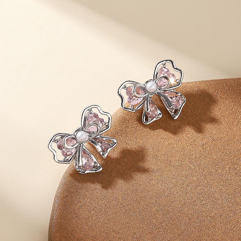 Милые розовые серьги-пусеты с жемчугом и бантиком - корейский стиль
Милые розовые серьги-пусеты с жемчугом и бантиком - корейский стиль