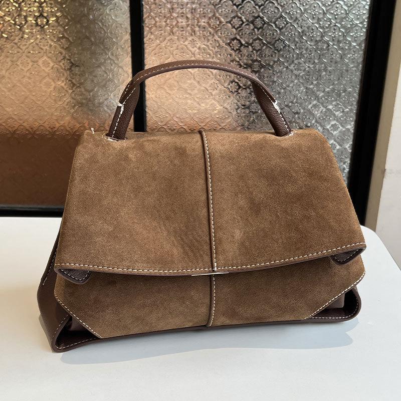 Women Frosted Handbag High-end Suede Flap French Shoulder Bag Luxury Trapezoidal House Shape Bag Messenger Bag Commuter Tote Bag 32x15x22cm
Women Frosted Handbag High-end Suede Flap French Shoulder Bag Luxury Trapezoidal House Shape Bag Messenger Bag Commuter Tote Bag 32x15x22cm