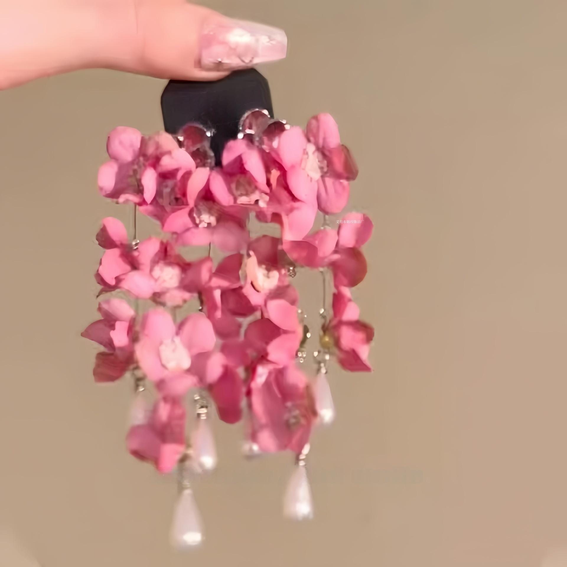 Серьги с кисточками из ткани с серебряной иглой, с жемчугом, модные и свежие серьги, нишевые серьги с высококлассным темпераментом
Серьги с кисточками из ткани с серебряной иглой, с жемчугом, модные и свежие серьги, нишевые серьги с высококлассным темпераментом