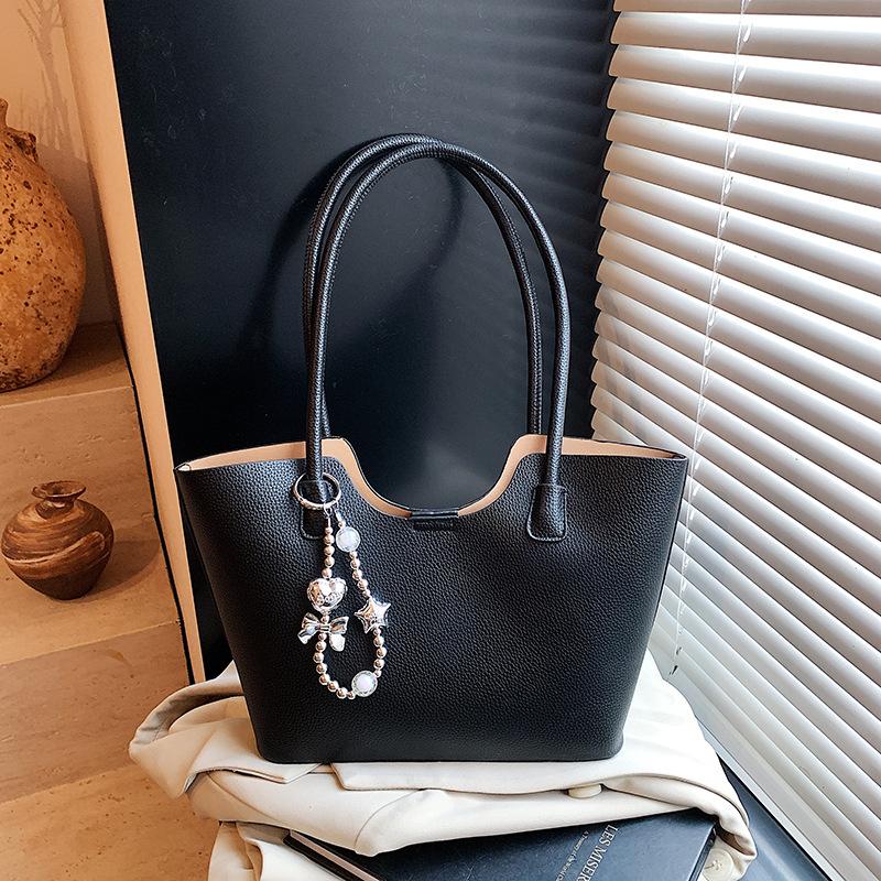 Casual senior sense of shape soft and durable fashion exquisite new light luxury commuter slanting cross shoulder handbag mother bag
Casual senior sense of shape soft and durable fashion exquisite new light luxury commuter slanting cross shoulder handbag mother bag