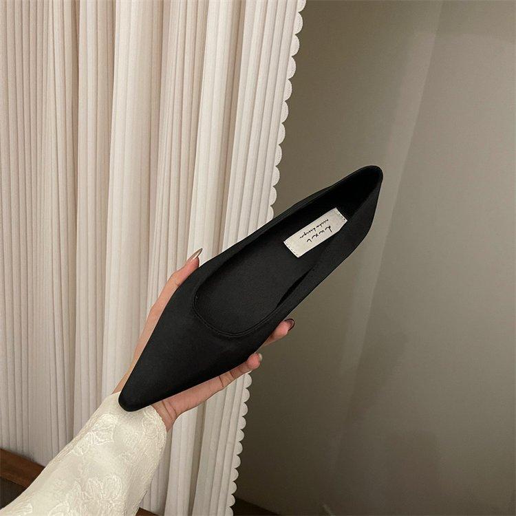 Французский темперамент атласные остроносые туфли женские летние 2024 года новые туфли для пожилых людей с неглубоким горлом, нежные туфли для бабушек на мягкой подошве 35 чёрный
Французский темперамент атласные остроносые туфли женские летние 2024 года новые туфли для пожилых людей с неглубоким горлом, нежные туфли для бабушек на мягкой подошве 35 чёрный