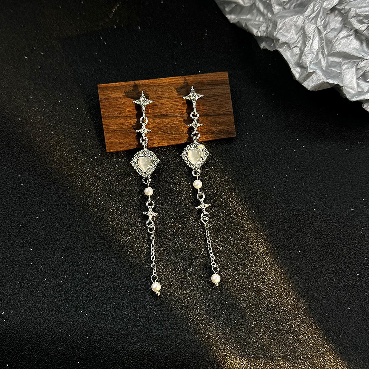 High-End Love Diamond-Encrusted Long Fringed Earrings, Super Fairy Star-Shaped Design Feeling Cold Temperament Earrings For Women
High-End Love Diamond-Encrusted Long Fringed Earrings, Super Fairy Star-Shaped Design Feeling Cold Temperament Earrings For Women