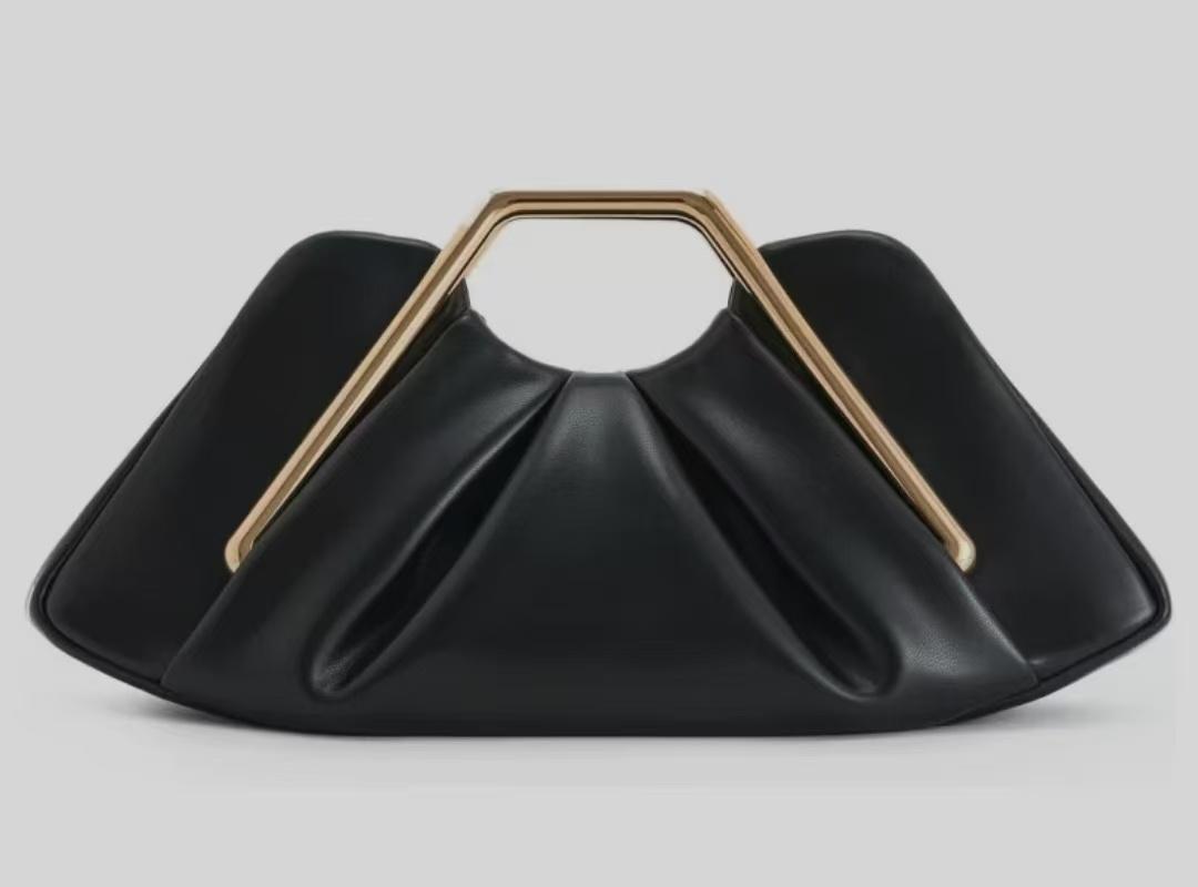 2025 New Pleated Cloud PU Leather Women s Handbags Golden Metal Handle Top Handle Bags Luxury Large Capacity Commuter Bags Purse чёрный
2025 New Pleated Cloud PU Leather Women s Handbags Golden Metal Handle Top Handle Bags Luxury Large Capacity Commuter Bags Purse чёрный