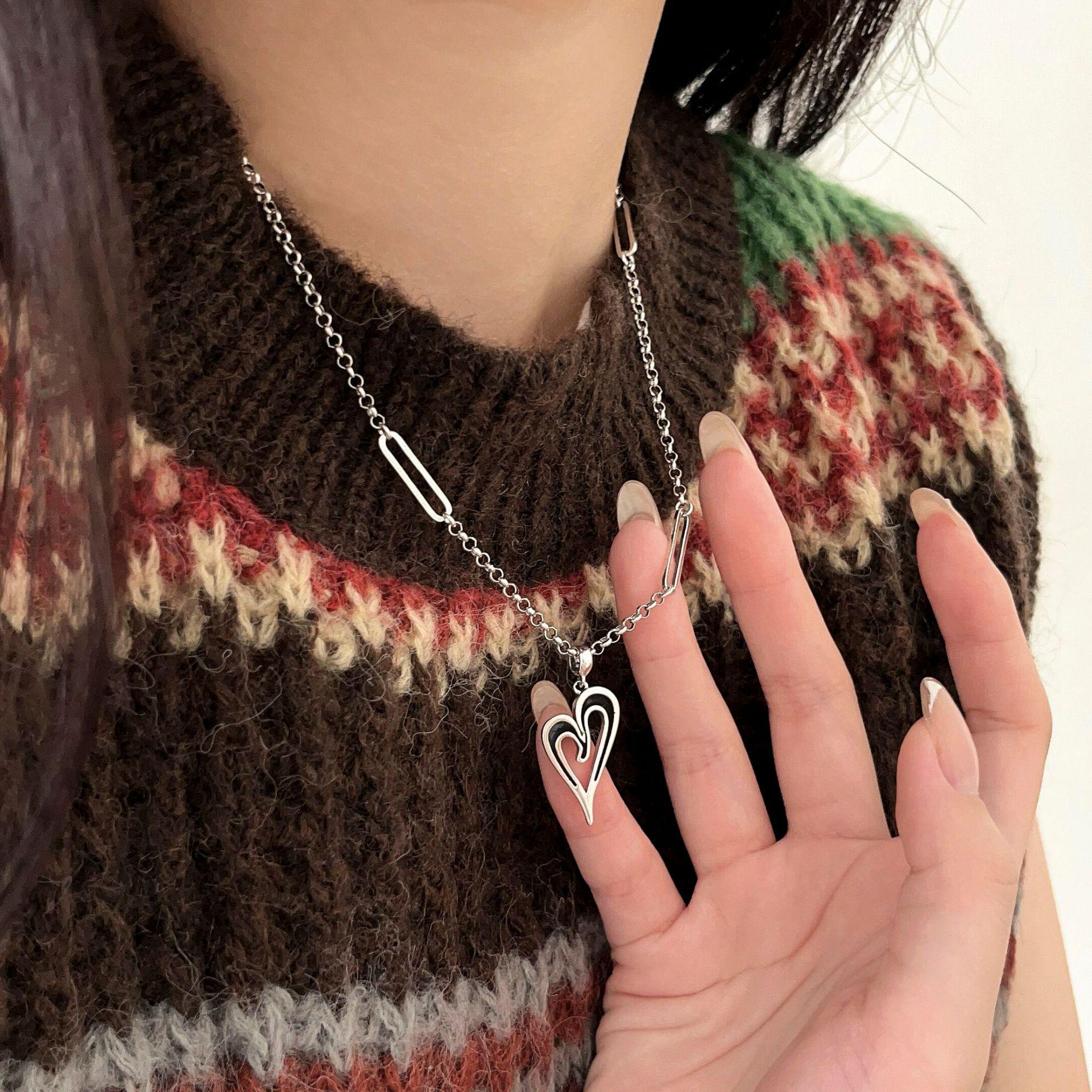 Yinruitai S925 Sterling Silver Heart Filigree Necklace – Women s Chic, Sweet Style Clavicle Chain. 925 Silver
Yinruitai S925 Sterling Silver Heart Filigree Necklace – Women s Chic, Sweet Style Clavicle Chain. 925 Silver