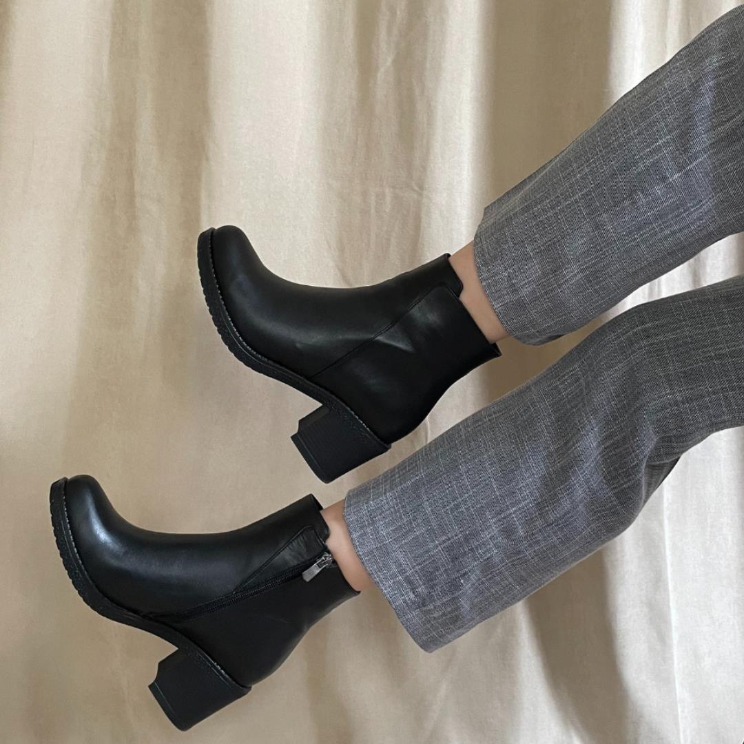 Женские сапоги из натуральной кожи на высоком каблуке
Женские сапоги из натуральной кожи на высоком каблуке