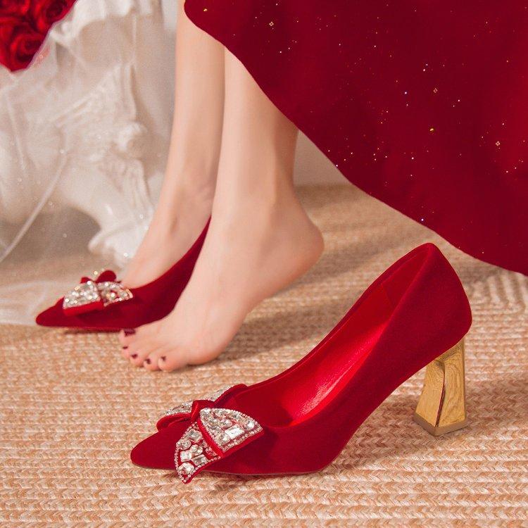 Wedding shoes women s pointed wedding bride shoes 2024 new Chinese thick heel single shoes Xiuhe rhinestone red high heels 34
Wedding shoes women s pointed wedding bride shoes 2024 new Chinese thick heel single shoes Xiuhe rhinestone red high heels 34