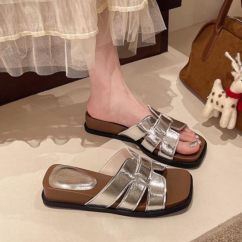 Black retro wedge heel heightened one-word slippers women s summer wear 2025 new soft-bottomed versatile non-slip cool slippers 40 срібний
Black retro wedge heel heightened one-word slippers women s summer wear 2025 new soft-bottomed versatile non-slip cool slippers 40 срібний