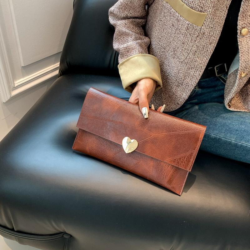 Women s textured heart-shaped small bag, women s change bag 2025 is popular this year, and small square bags are trendy. коричневый
Women s textured heart-shaped small bag, women s change bag 2025 is popular this year, and small square bags are trendy. коричневый