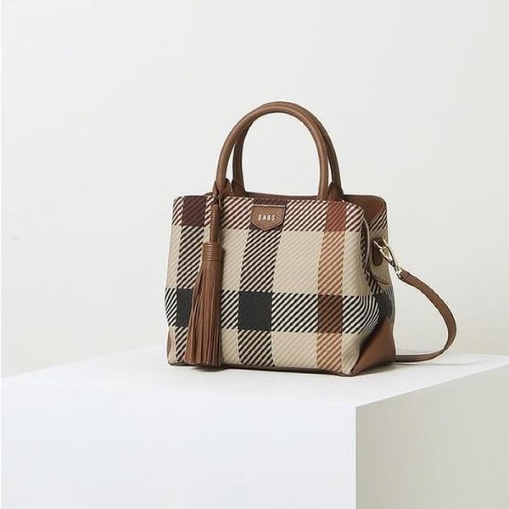 Daks Brown Great House Check Pvc Tote Bag Dcba2f682w2 Single option
Daks Brown Great House Check Pvc Tote Bag Dcba2f682w2 Single option
