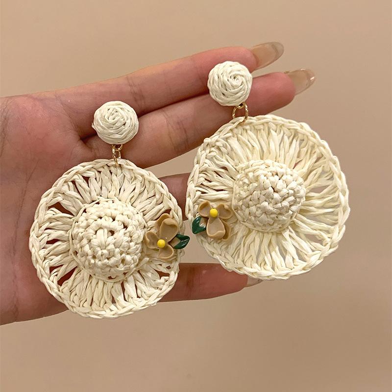 Silver needle raffia woven straw hat flower earrings bohemian ethnic style stud earrings niche high-end earrings women
Silver needle raffia woven straw hat flower earrings bohemian ethnic style stud earrings niche high-end earrings women