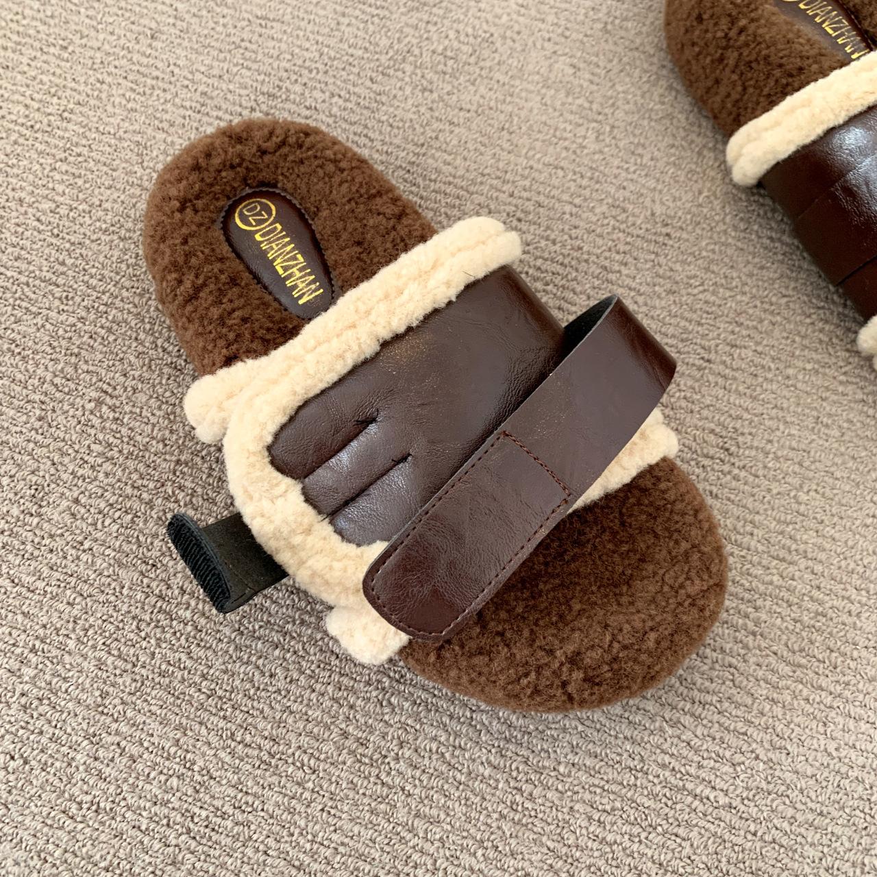 Premium thick-soled fluffy slippers women s 2025 autumn wear French retro casual flat-bottomed velvet half-drag cotton shoes 40 темно-коричневого кольору
Premium thick-soled fluffy slippers women s 2025 autumn wear French retro casual flat-bottomed velvet half-drag cotton shoes 40 темно-коричневого кольору