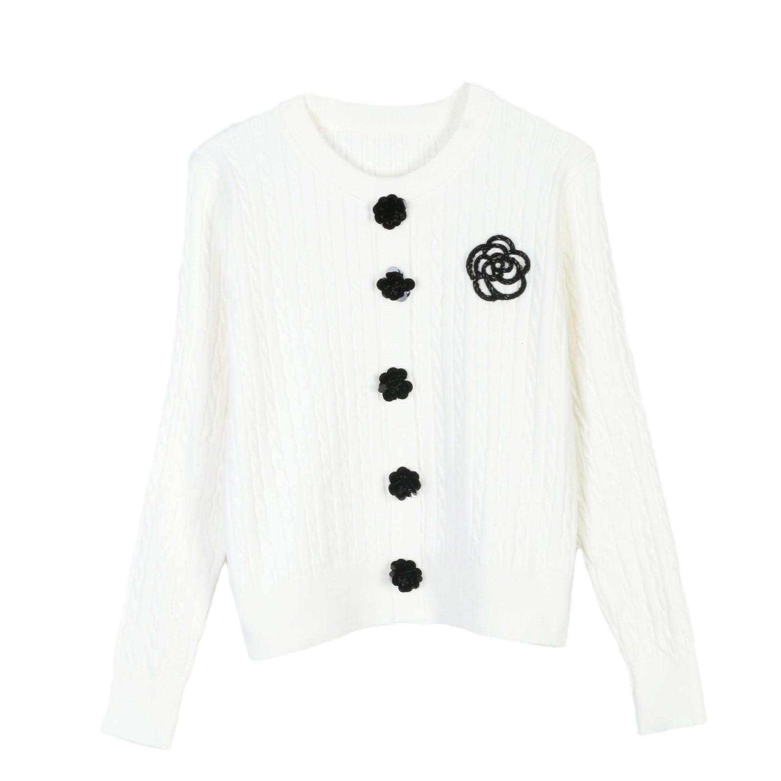 2024 Autumn/Winter Women s Slim Fit Camellia Embroidered Round Neck Knit Cardigan Small
2024 Autumn/Winter Women s Slim Fit Camellia Embroidered Round Neck Knit Cardigan Small