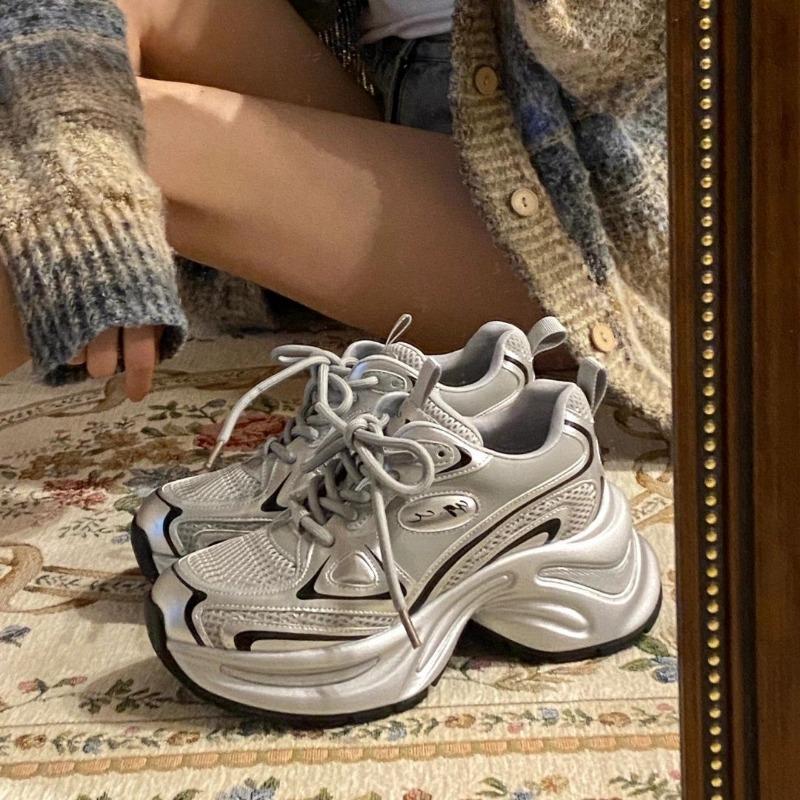 White deer silver dad shoes women s autumn mesh breathable versatile thick soles increase the tide of casual sports shoes 40 серебряный
White deer silver dad shoes women s autumn mesh breathable versatile thick soles increase the tide of casual sports shoes 40 серебряный