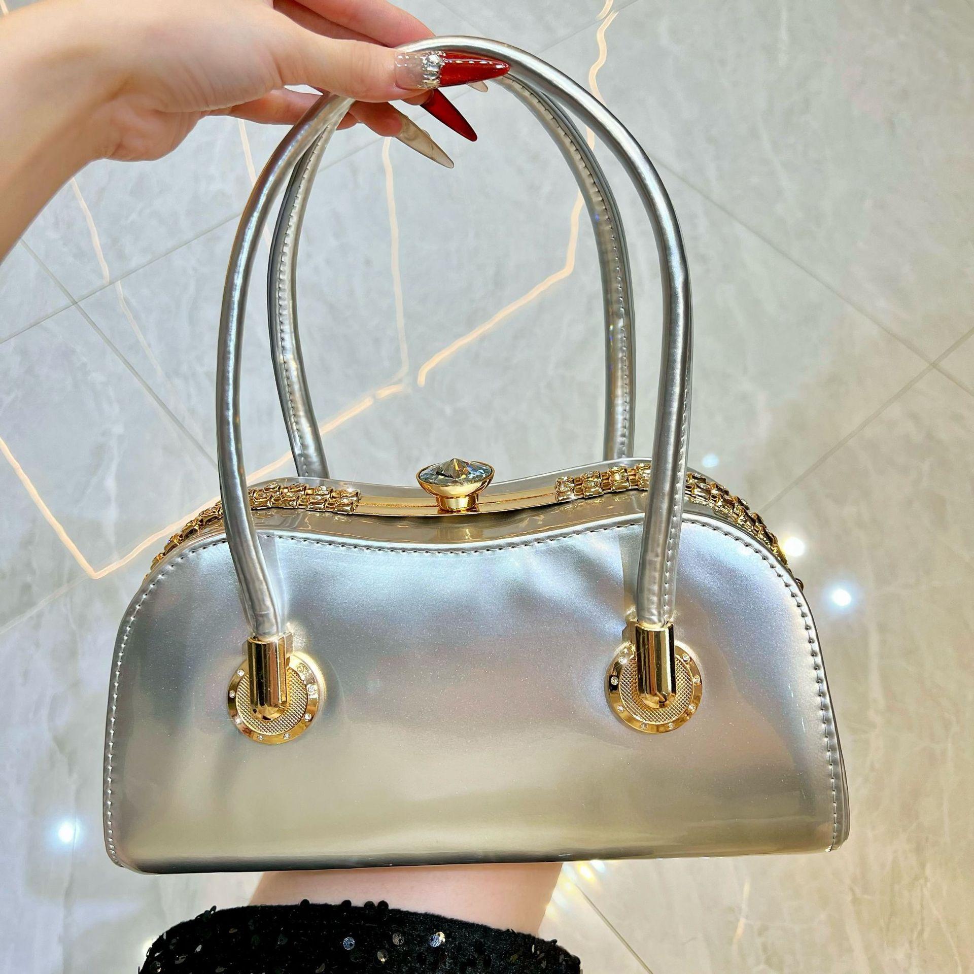 New women s large-capacity handbag retro fashion dinner bag niche versatile commuter women s bag shoulder messenger bag
New women s large-capacity handbag retro fashion dinner bag niche versatile commuter women s bag shoulder messenger bag