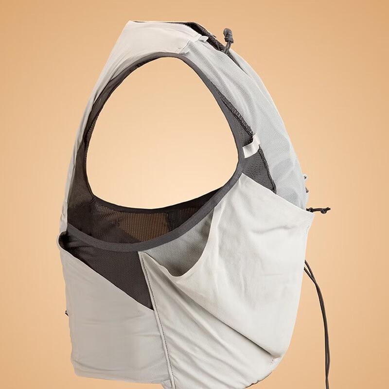 Li Shen Marathon Hydration Vest
Li Shen Marathon Hydration Vest