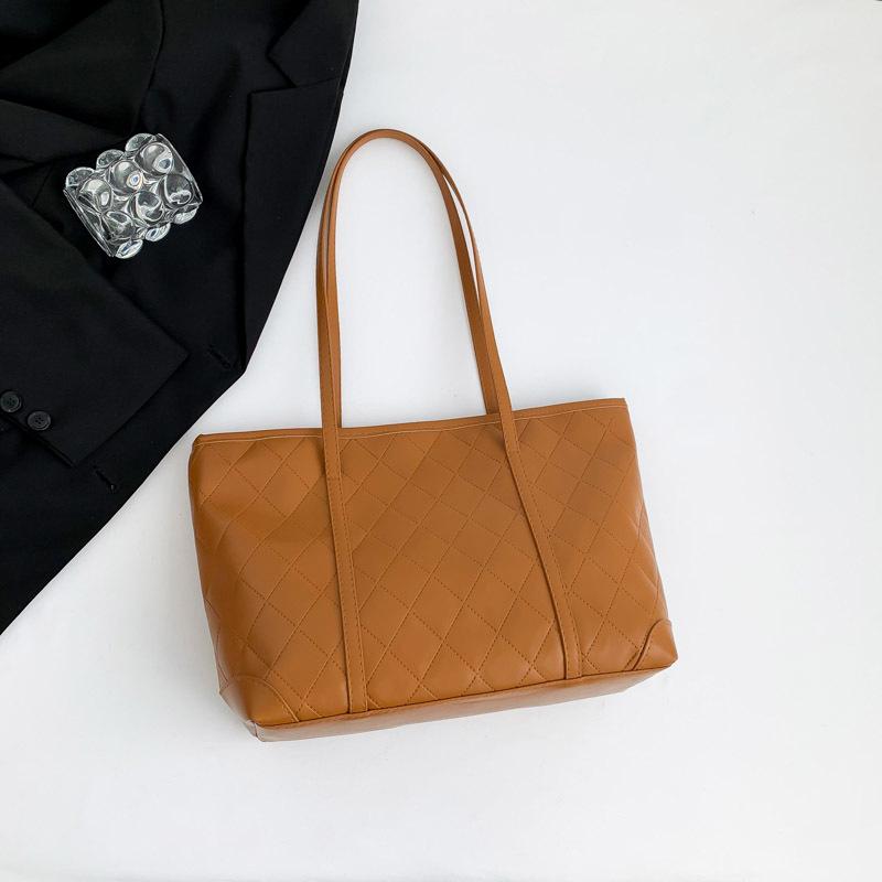 Retro large-capacity Korean version handbag 2025 spring new versatile ins shoulder underarm bag tote bag women s trend коричневий
Retro large-capacity Korean version handbag 2025 spring new versatile ins shoulder underarm bag tote bag women s trend коричневий