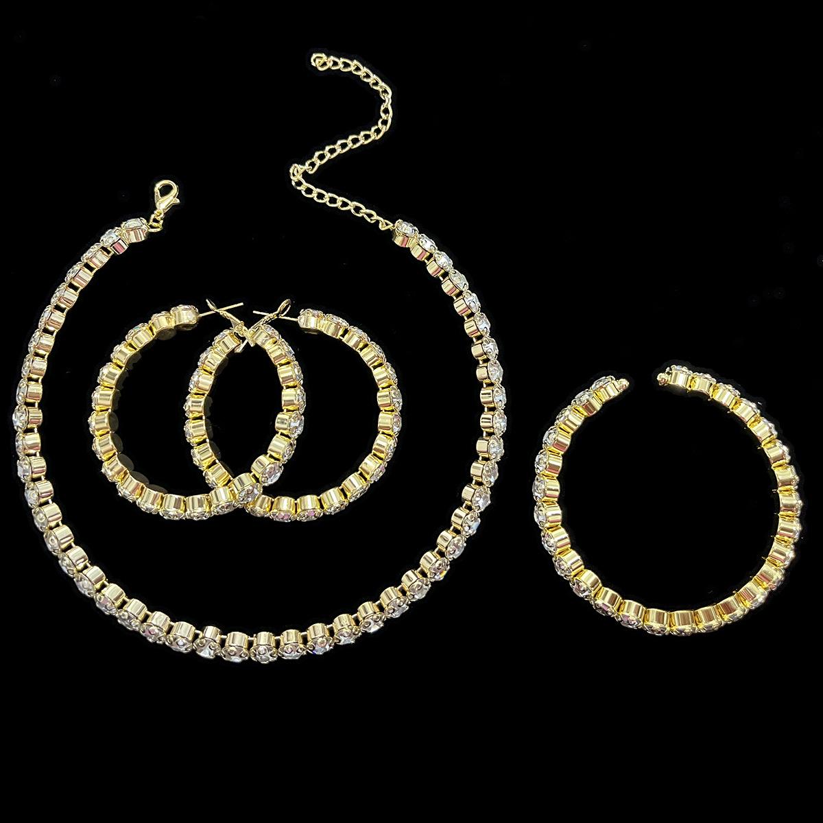 European & American Diamond Flower Choker, Earrings & Bracelet Set for Brides & Bridesmaids
European & American Diamond Flower Choker, Earrings & Bracelet Set for Brides & Bridesmaids