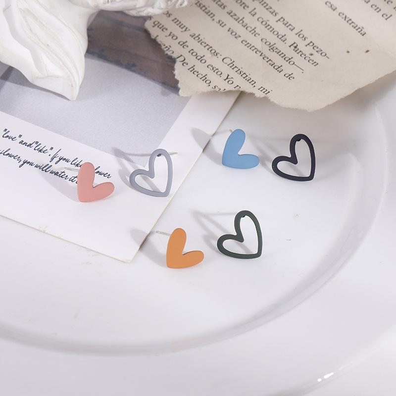 S925 Silver Asymmetrical Heart Stud Earrings - Hong Kong Style, Girlish Temperament, Perfect for Everyday Wear.
S925 Silver Asymmetrical Heart Stud Earrings - Hong Kong Style, Girlish Temperament, Perfect for Everyday Wear.