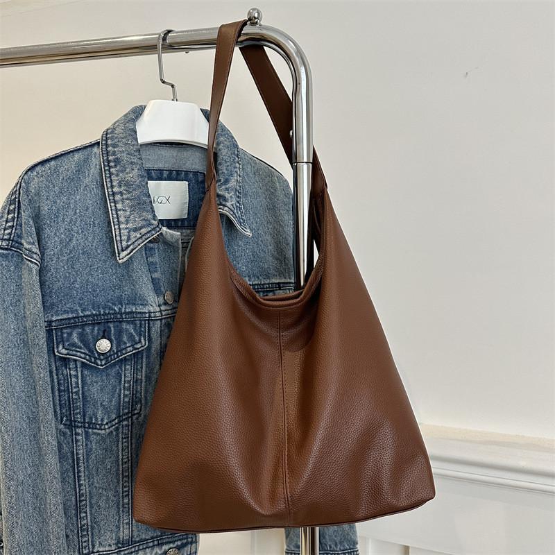 Stylish Large Capacity Women s Shoulder Tote Bag For Work And Everyday Use In Black And Khaki
Stylish Large Capacity Women s Shoulder Tote Bag For Work And Everyday Use In Black And Khaki