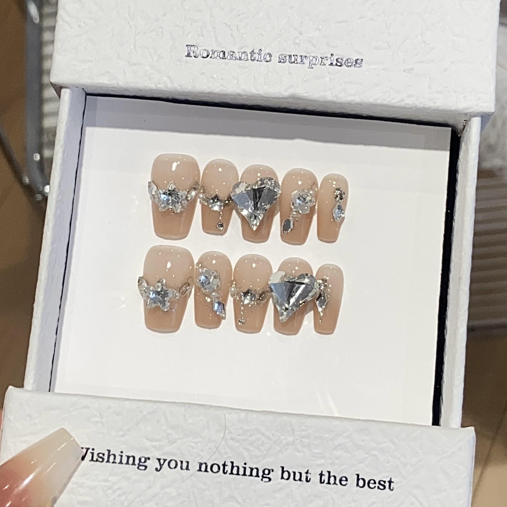 Атмосфера лунного света ощущается как серебристый, тонкий, сверкающий свежий мелкий бриллиантовый прованс с нашивками L
Атмосфера лунного света ощущается как серебристый, тонкий, сверкающий свежий мелкий бриллиантовый прованс с нашивками L