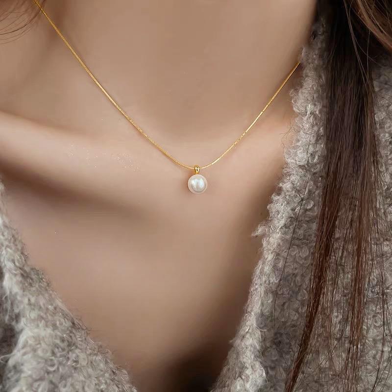 Simple Temperament Titanium Steel Pearl Necklace for Women - 2023 Luxury Sweater Chain, Clavicle Chain, Choker.
Simple Temperament Titanium Steel Pearl Necklace for Women - 2023 Luxury Sweater Chain, Clavicle Chain, Choker.
