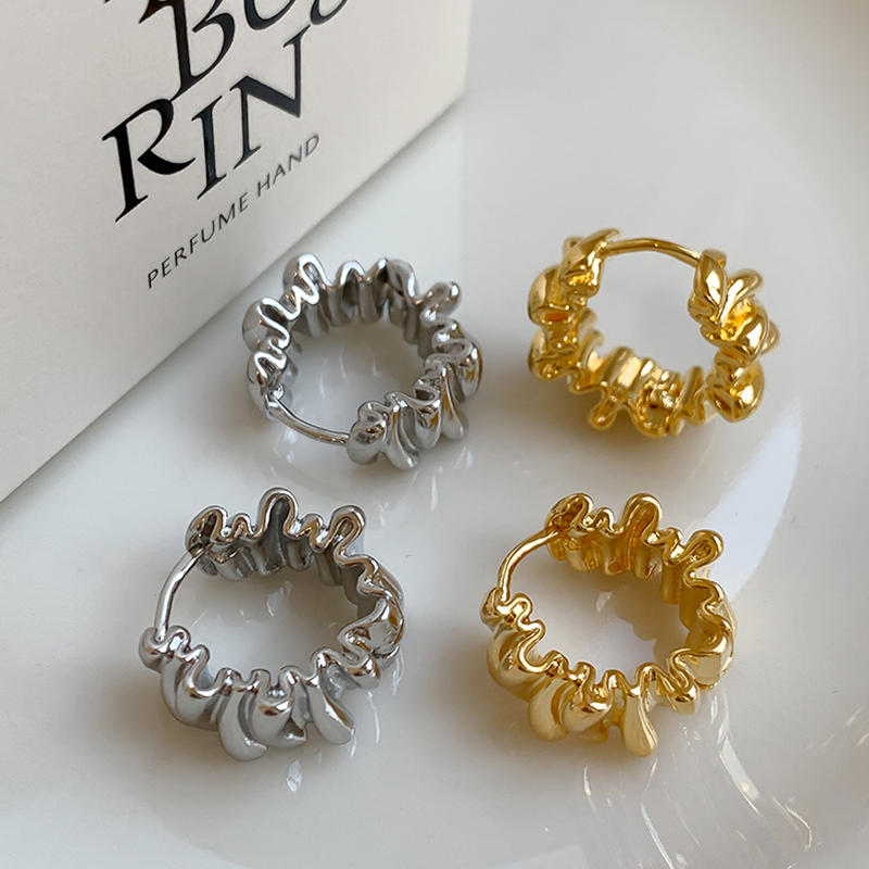 Irregular Wavy Pleated Earrings For Women Retro Trendy Silver Metal Earrings Design Simple Temperament Senior Fashion jewelry
Irregular Wavy Pleated Earrings For Women Retro Trendy Silver Metal Earrings Design Simple Temperament Senior Fashion jewelry