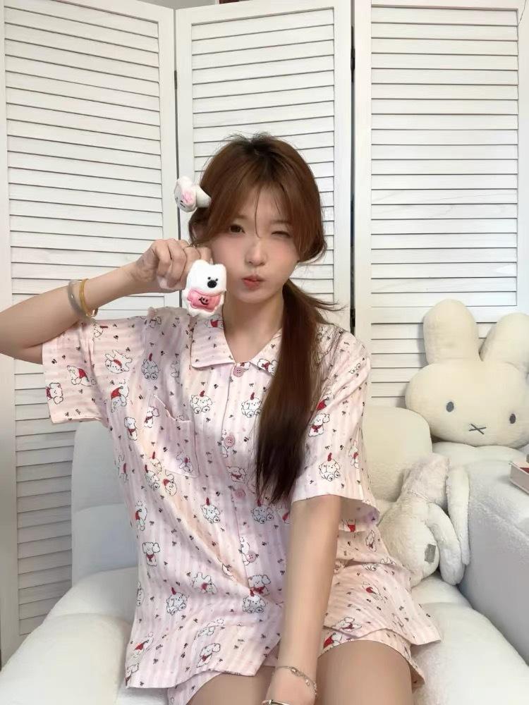 Japanese sweet pink stripe red scarf puppy pajamas women s summer short-sleeved shorts cardigan two-piece loungewear S
Japanese sweet pink stripe red scarf puppy pajamas women s summer short-sleeved shorts cardigan two-piece loungewear S