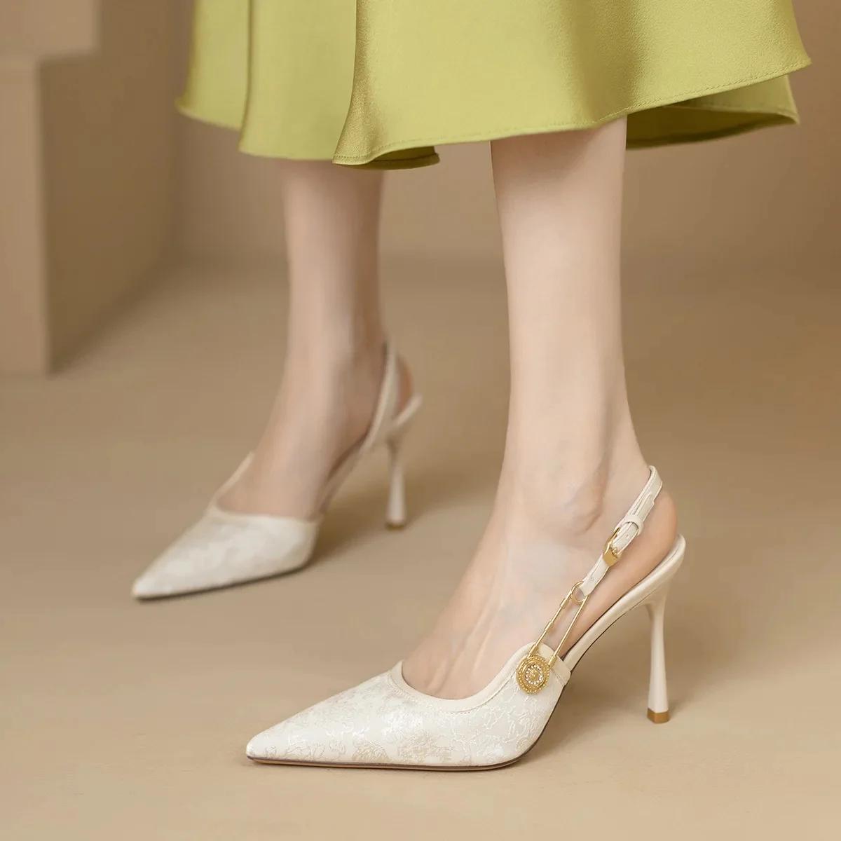 French Style Women s Pointed Toe Thin Heel Sandals 2025 Spring Summer New Glitter Fabric One-Piece Button French Dress Prom Shoe 34 бежевый
French Style Women s Pointed Toe Thin Heel Sandals 2025 Spring Summer New Glitter Fabric One-Piece Button French Dress Prom Shoe 34 бежевый