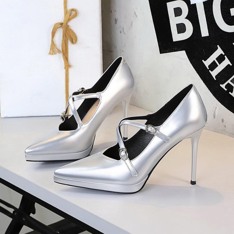 Banquet High Heels Thin Heel Shallow Mouth Waterproof Platform Patent Leather Pointed Toe Crossed High Heels Single Shoes 35
Banquet High Heels Thin Heel Shallow Mouth Waterproof Platform Patent Leather Pointed Toe Crossed High Heels Single Shoes 35