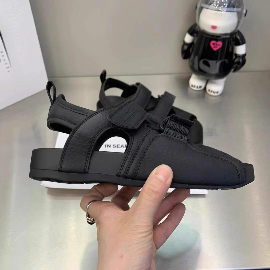 Модные сандалии женские 2025 лето новые нескользящие легкие шлепанцы пляжный отдых мягкая подошва танкетка 40 чёрный
Модные сандалии женские 2025 лето новые нескользящие легкие шлепанцы пляжный отдых мягкая подошва танкетка 40 чёрный