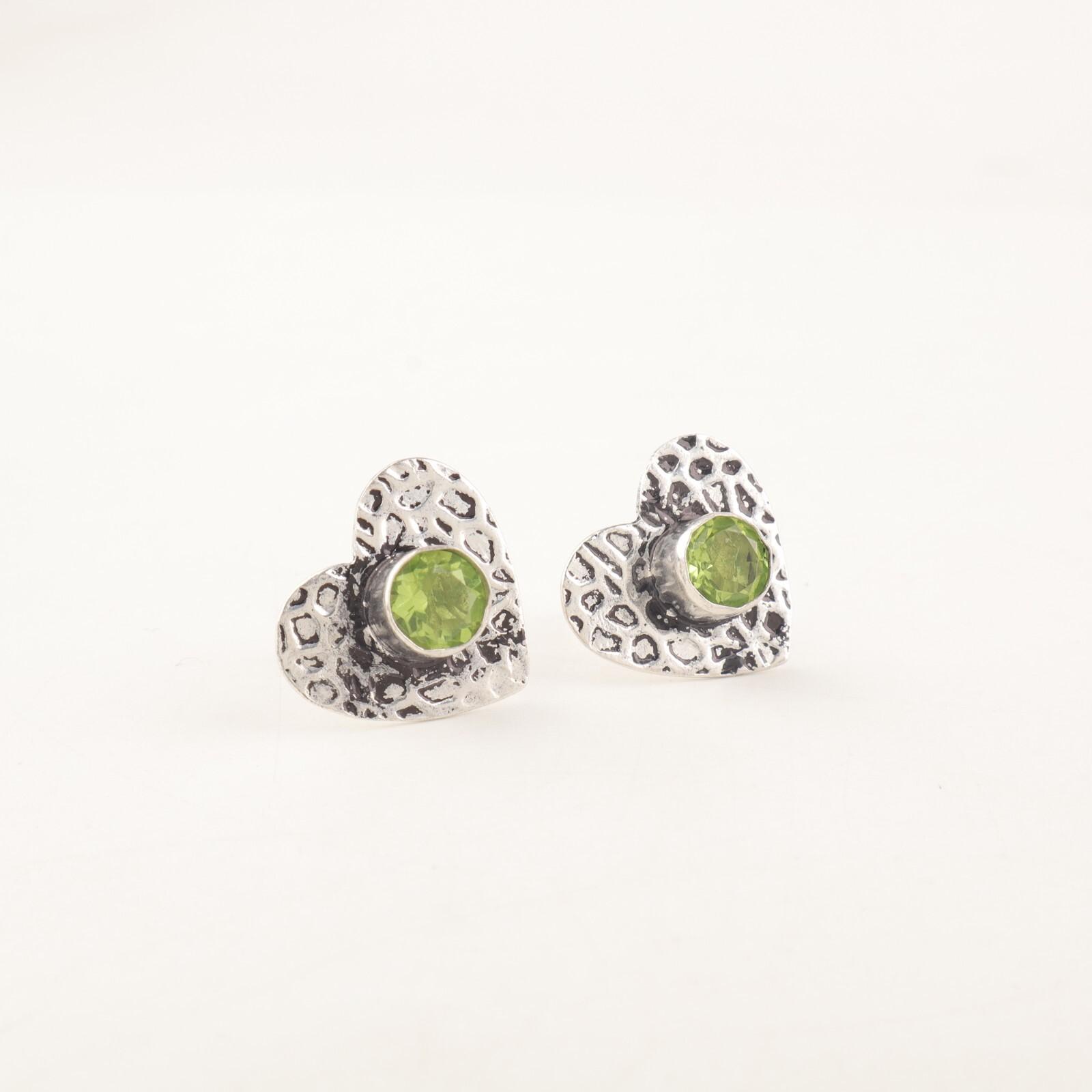Natural Peridot Gemstone 925 Sterling Silver Jewelry Handmade Studs 0.6 For Her EE-143-8
Natural Peridot Gemstone 925 Sterling Silver Jewelry Handmade Studs 0.6 For Her EE-143-8