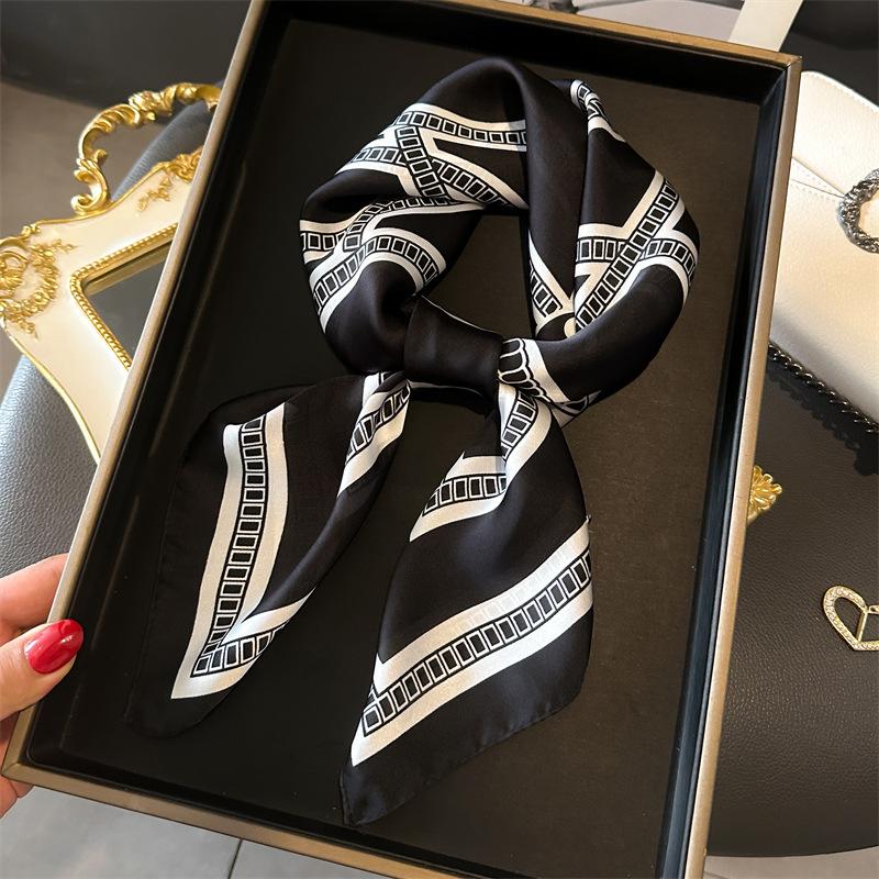 Французский легкий роскошный платок с цепочкой, небольшой квадратный платок, имитация шелка, шелковый платок, женский шарф, шарф в стиле темперамент, шарф, новый 70*70cm
Французский легкий роскошный платок с цепочкой, небольшой квадратный платок, имитация шелка, шелковый платок, женский шарф, шарф в стиле темперамент, шарф, новый 70*70cm