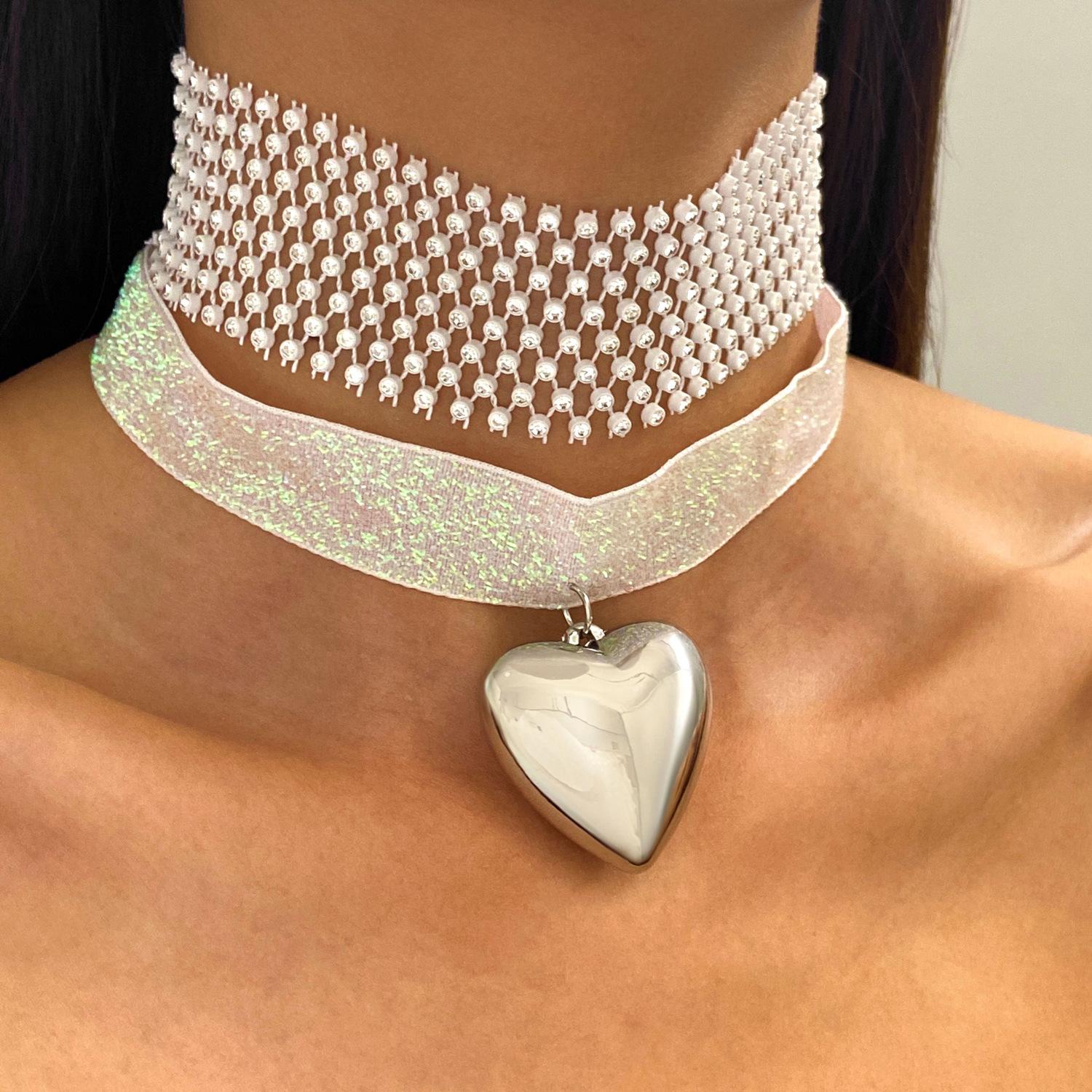 2Pcs/set Elegant Trendy Velvet Exaggeration Heart Pendent Necklace Chorker Wide Rhinestone Hollow Necklace for Jewelry Women білий
2Pcs/set Elegant Trendy Velvet Exaggeration Heart Pendent Necklace Chorker Wide Rhinestone Hollow Necklace for Jewelry Women білий