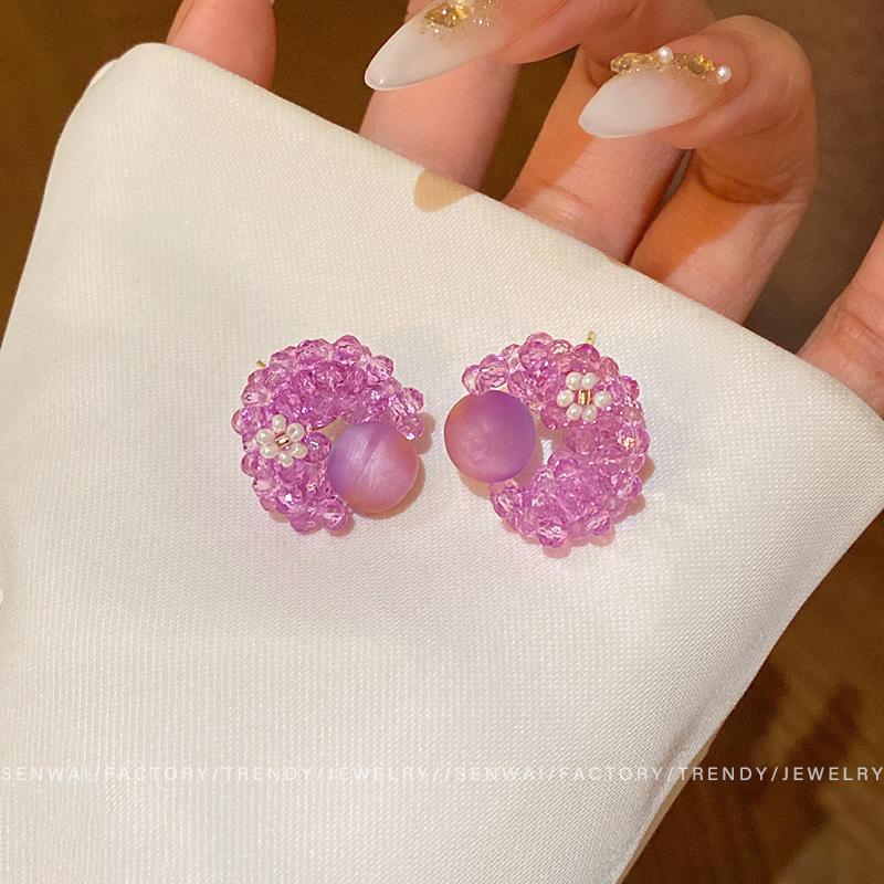 Color beaded moon earrings women s design stud earrings small fresh ear jewelry
Color beaded moon earrings women s design stud earrings small fresh ear jewelry