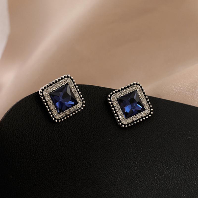 Blue Square Stud Earrings for Women Rhinestone Side Rhombus Small Earrings Korean Fashion Girls Ear Zircon Party Gifts
Blue Square Stud Earrings for Women Rhinestone Side Rhombus Small Earrings Korean Fashion Girls Ear Zircon Party Gifts