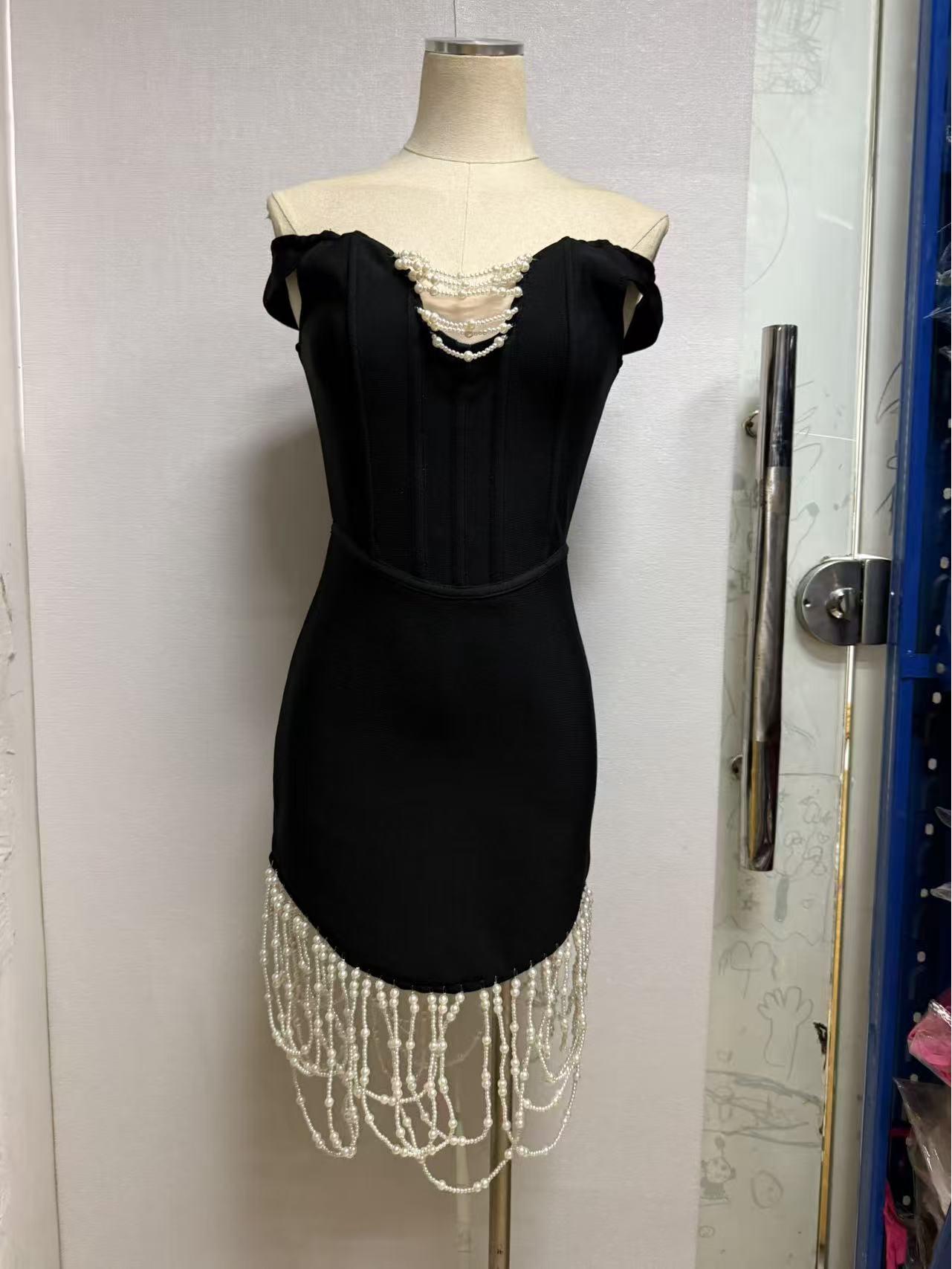 New Women s European & American One-Shoulder Strapless Bodycon Dress with Bandage & Pearl Details M чорний
New Women s European & American One-Shoulder Strapless Bodycon Dress with Bandage & Pearl Details M чорний