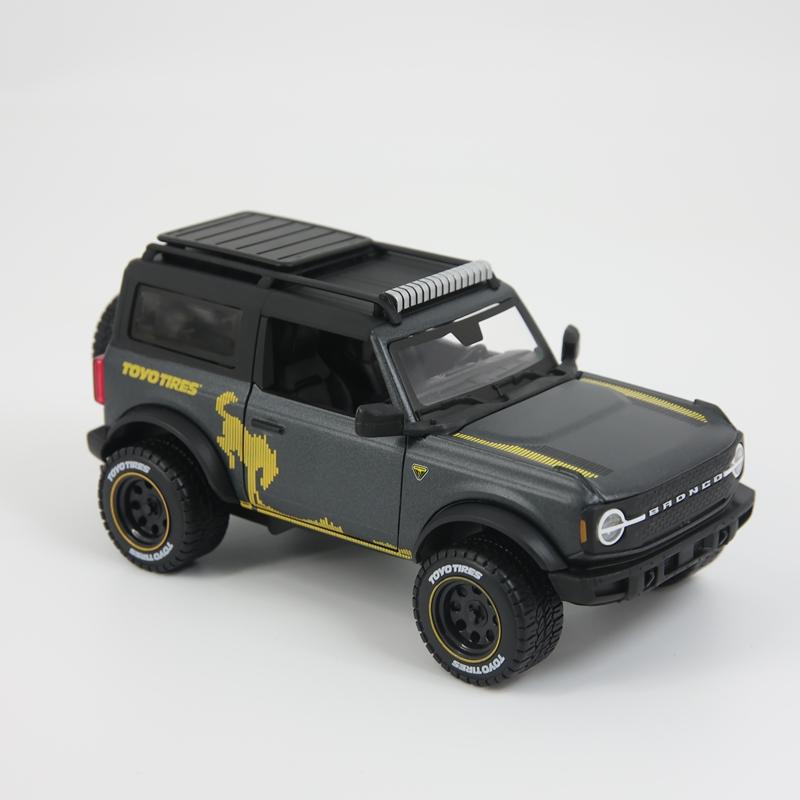 Maisto 1:24 simulation Ford Mustang Bronco alloy car model doors can be opened static decoration gifts desktop ornaments сірий
Maisto 1:24 simulation Ford Mustang Bronco alloy car model doors can be opened static decoration gifts desktop ornaments сірий