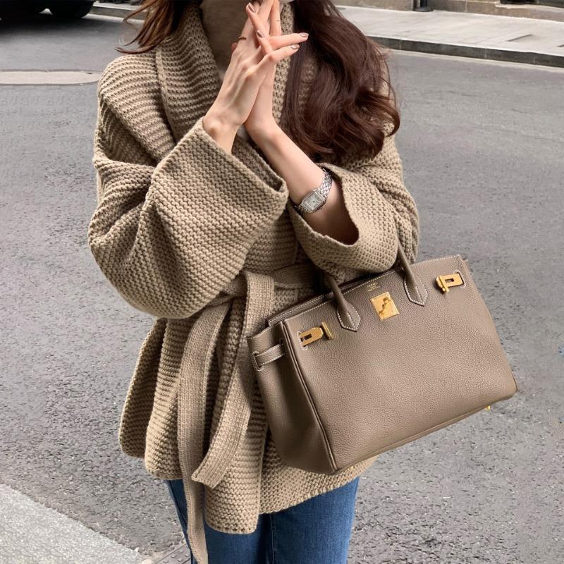 Autumn and winter temperament niche knitted sweater women s loose lazy style design sense lace-up sweater jacket top long sleeve one size fits all хаки
Autumn and winter temperament niche knitted sweater women s loose lazy style design sense lace-up sweater jacket top long sleeve one size fits all хаки