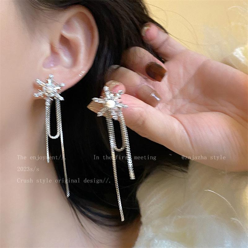 2024 Crystal Snowflake Pearl Pendants Necklace For Women Delicate Clavicle Chain Sweater Accessory
2024 Crystal Snowflake Pearl Pendants Necklace For Women Delicate Clavicle Chain Sweater Accessory