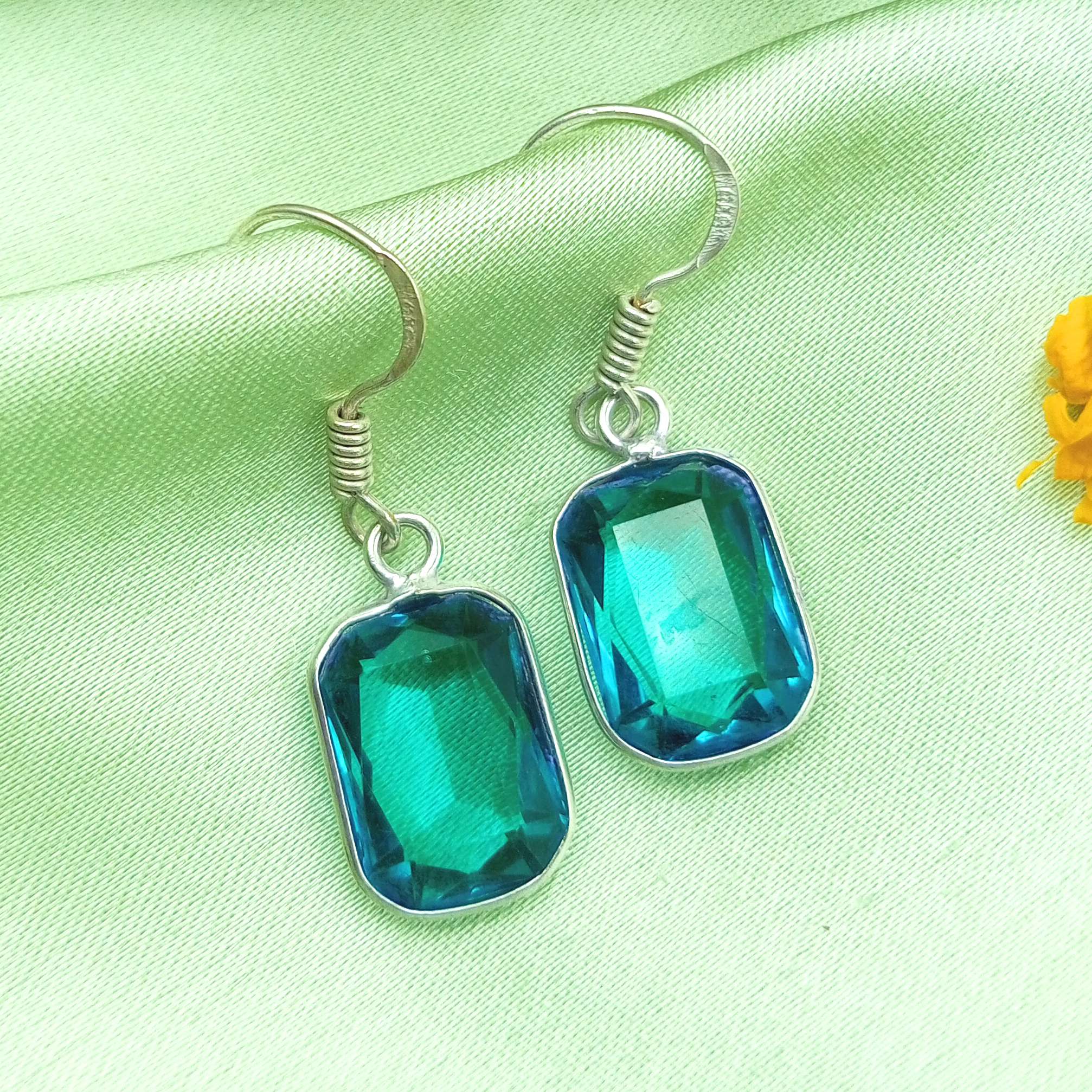 London Blue Topaz Gemstone 925 Sterling Silver Plated Hook Женские серьги Ювелирные изделия WHE-E29
London Blue Topaz Gemstone 925 Sterling Silver Plated Hook Женские серьги Ювелирные изделия WHE-E29