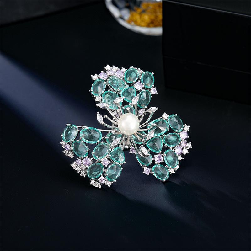 Осенне-зимняя брошь высокого класса из натурального пресноводного жемчуга с кристаллами и цветочным дизайном, корсаж, темпераментный костюм, пальто, булавка для женщин
Осенне-зимняя брошь высокого класса из натурального пресноводного жемчуга с кристаллами и цветочным дизайном, корсаж, темпераментный костюм, пальто, булавка для женщин