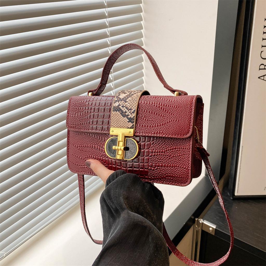 Vintage Luxury Handbag For Women 2024 Summer Crocodile Pattern Lock Shoulder Bag червоний
Vintage Luxury Handbag For Women 2024 Summer Crocodile Pattern Lock Shoulder Bag червоний