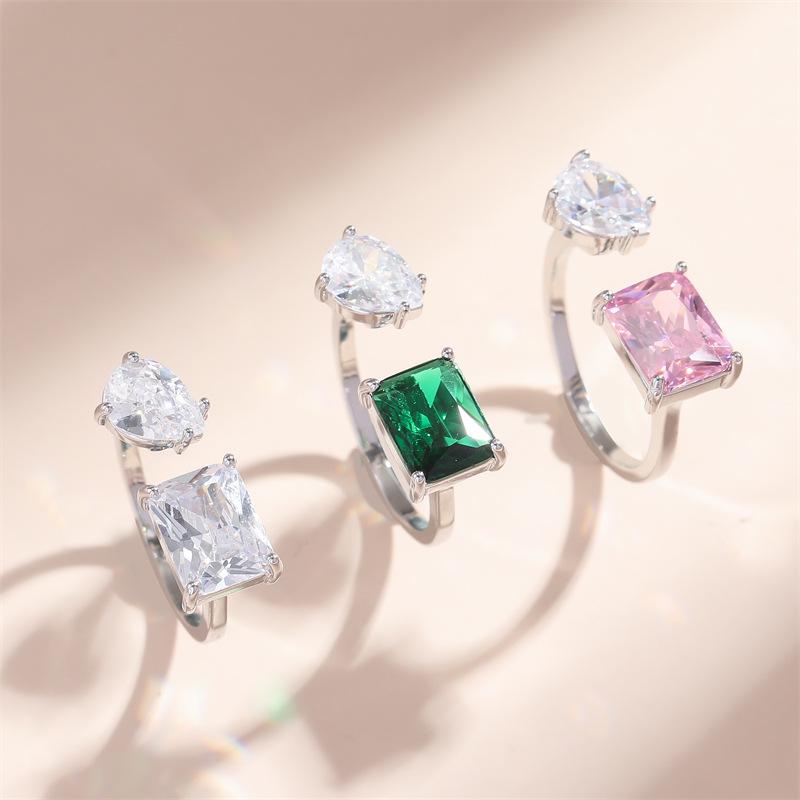 High-Grade Zircon Ice Flower Open Ring for Women – Square Luxury with Inlaid Jewelry Trend
High-Grade Zircon Ice Flower Open Ring for Women – Square Luxury with Inlaid Jewelry Trend