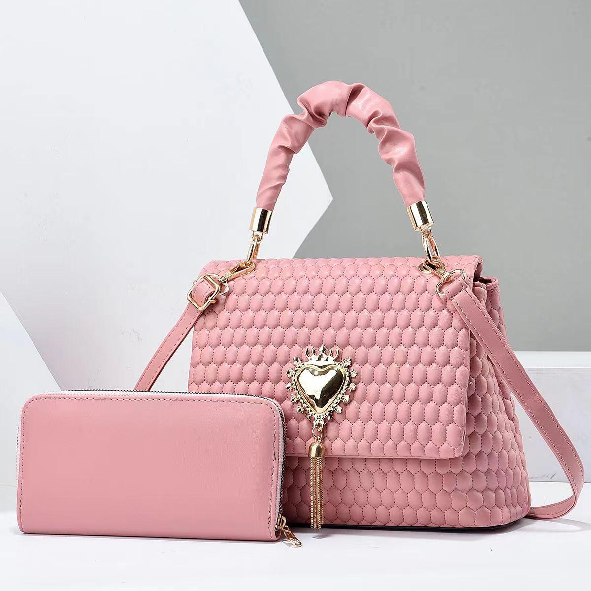 Fashionable Women s Bag New Design Style Autumn and Winter One-shoulder Oblique Cross Pleated Handbag Temperament Child Bag .
Fashionable Women s Bag New Design Style Autumn and Winter One-shoulder Oblique Cross Pleated Handbag Temperament Child Bag .