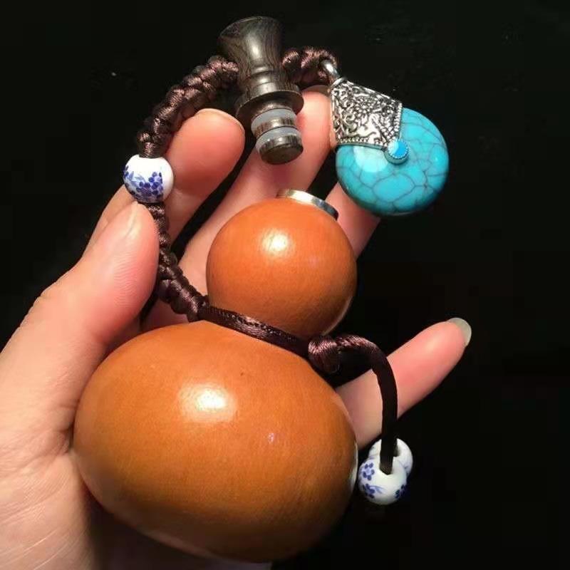 Mini Wine Gourd Pendant Handle Piece with An Open Mouth for Pouring Wine. Small Wine Gourd Handle Piece
Mini Wine Gourd Pendant Handle Piece with An Open Mouth for Pouring Wine. Small Wine Gourd Handle Piece
