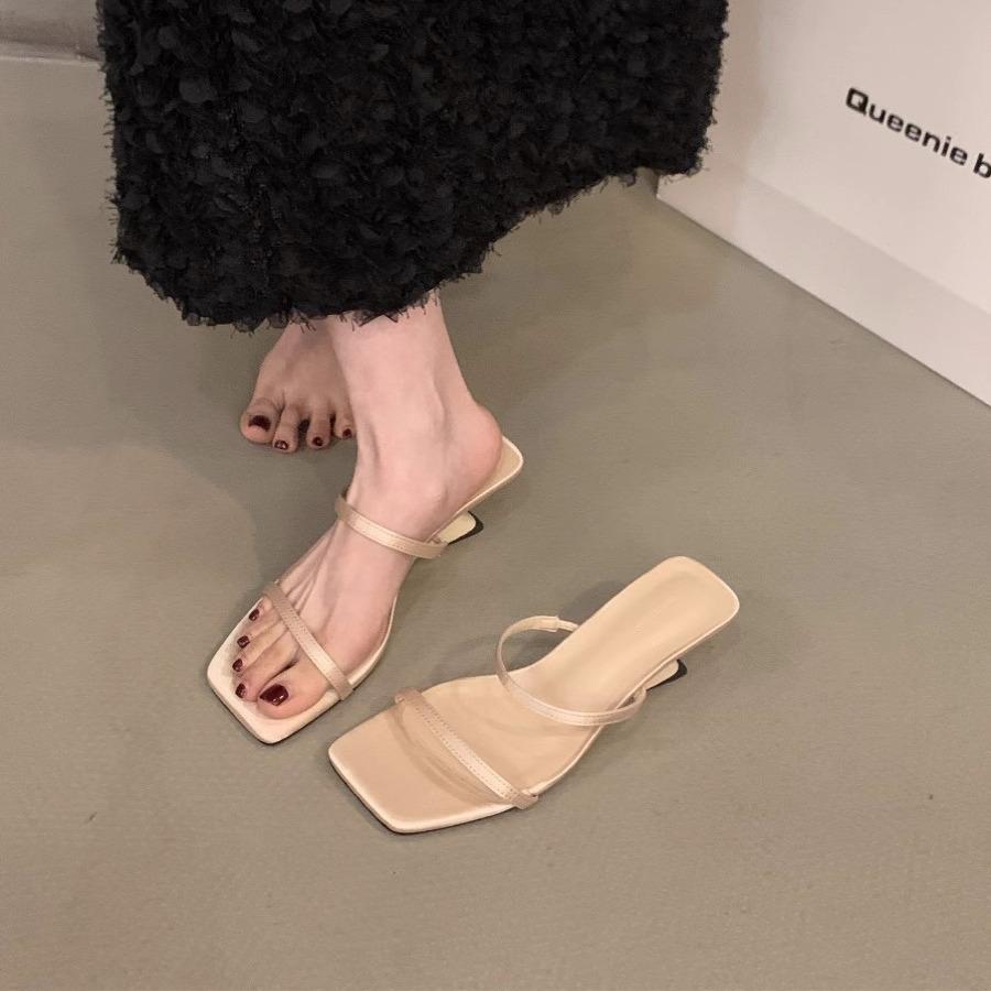 Niche design sense one-word slippers fairy shoes wear 2024 new summer wedge heel French small sandals sandals 35 абрикосовый
Niche design sense one-word slippers fairy shoes wear 2024 new summer wedge heel French small sandals sandals 35 абрикосовый