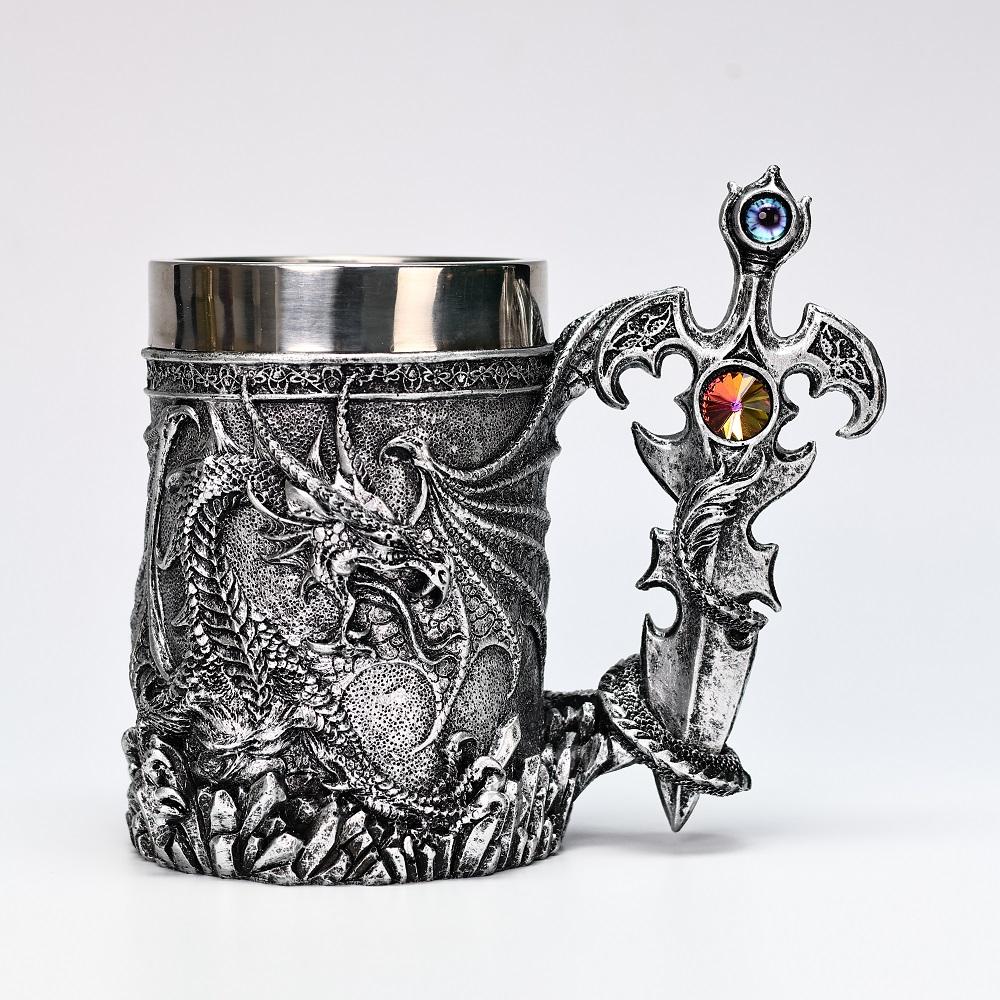 Medieval Dragon Sword Shaped Coffee Mug Stainless Steel Resin Insert Beer Tankard Unique Party Decor Gift for Friends 501-600ml срібний
Medieval Dragon Sword Shaped Coffee Mug Stainless Steel Resin Insert Beer Tankard Unique Party Decor Gift for Friends 501-600ml срібний
